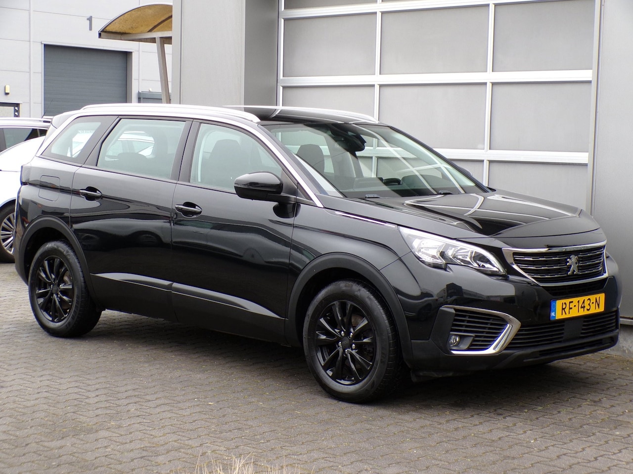 Peugeot 5008 - 1.2 PureTech Blue Lease Executive|Cruise|Nav|BT - AutoWereld.nl