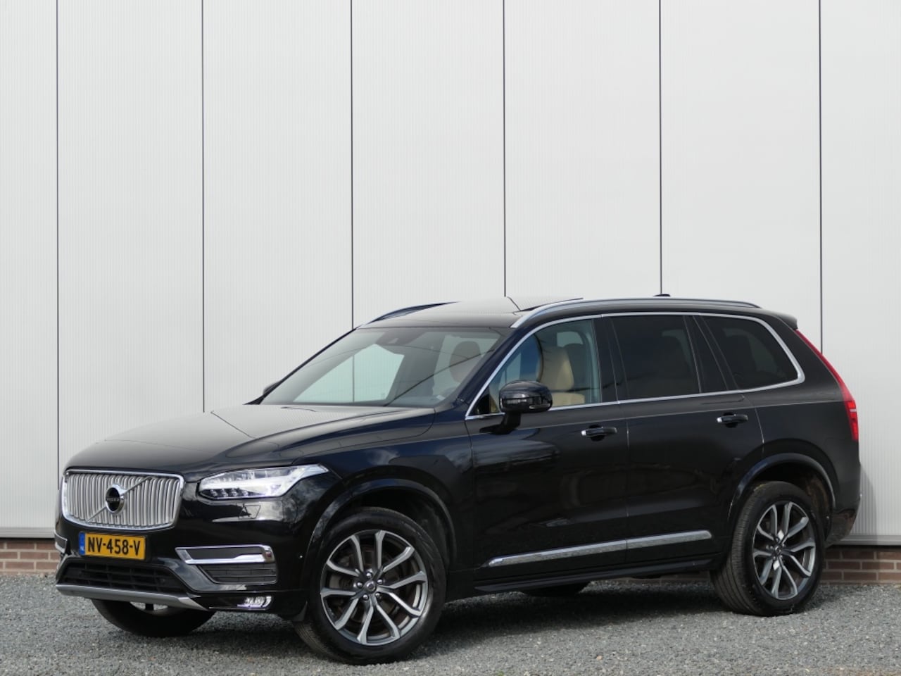 Volvo XC90 - T5 AUT AWD Inscription Panoramadak / Trekhaak / Hout inleg - AutoWereld.nl