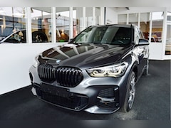 BMW X1 - sDrive20i M-Sportedition | Pano | HUD | Leder | Elektr. Stoel + Mem