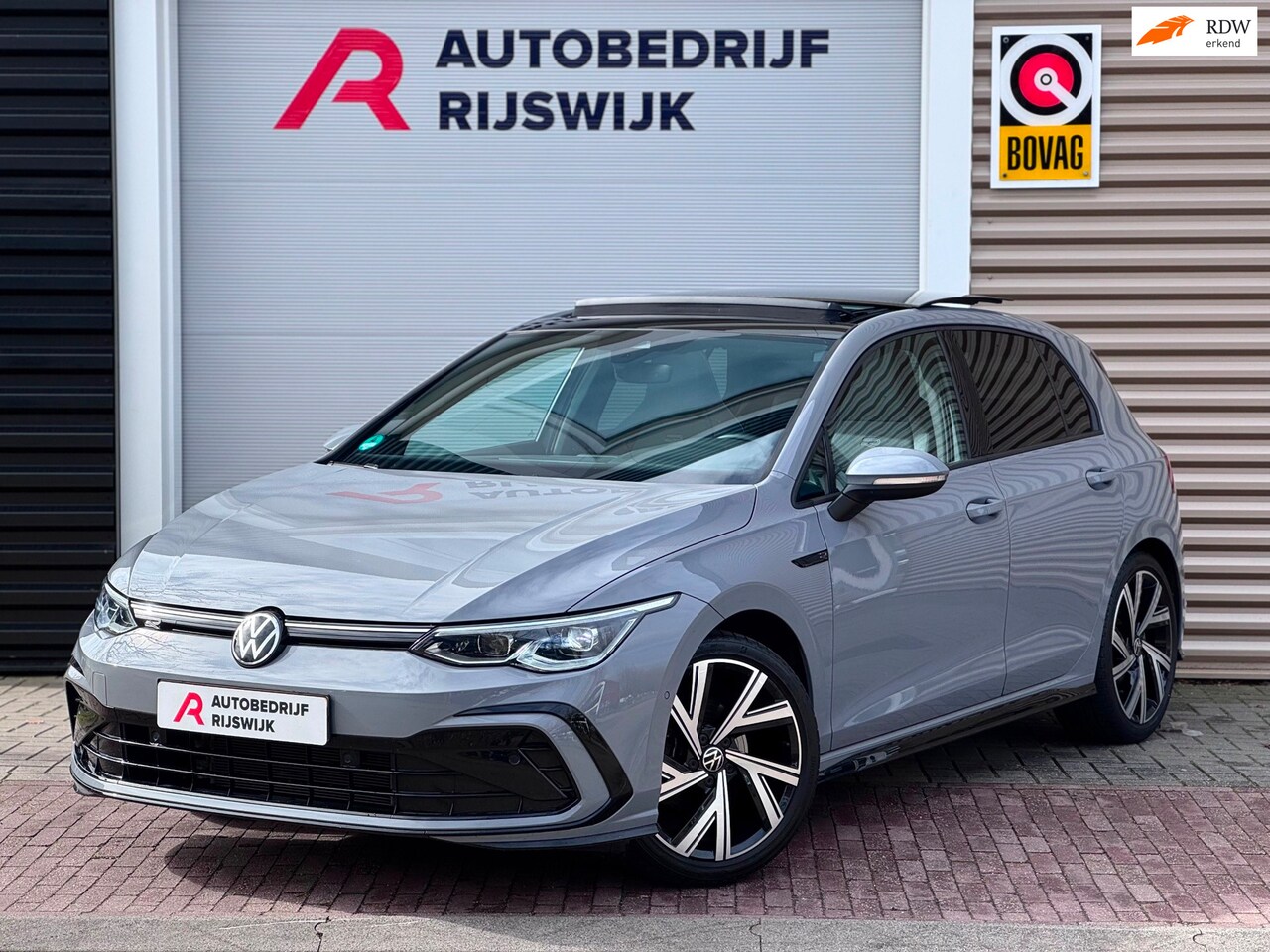 Volkswagen Golf - 1.5 eTSI R-Line Pano/Matrix/Blindspot - AutoWereld.nl