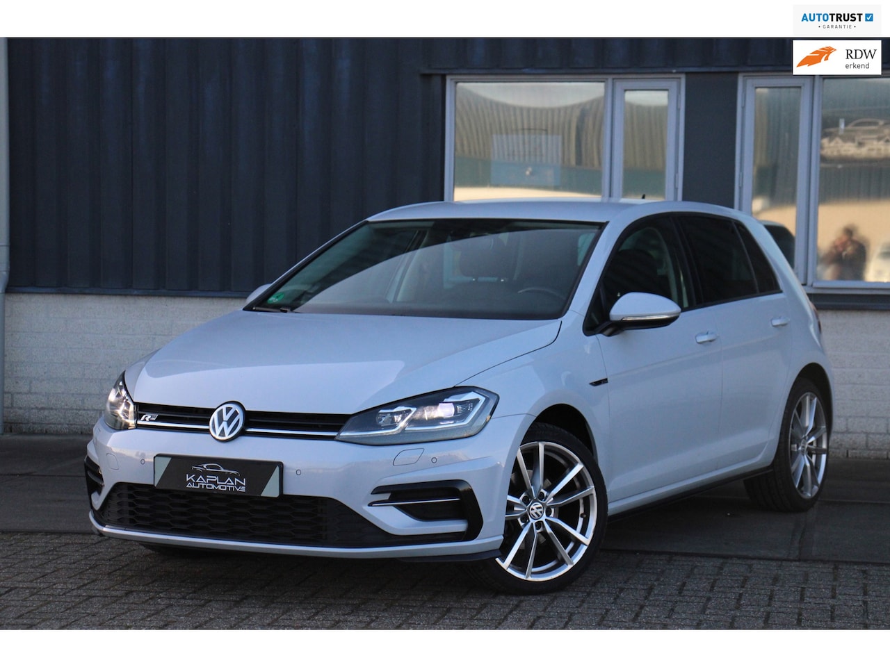 Volkswagen Golf - 1.5 TSI R-Line DSG LED ACC Suzuka Grau Navi Stoelverw CarPlay - AutoWereld.nl