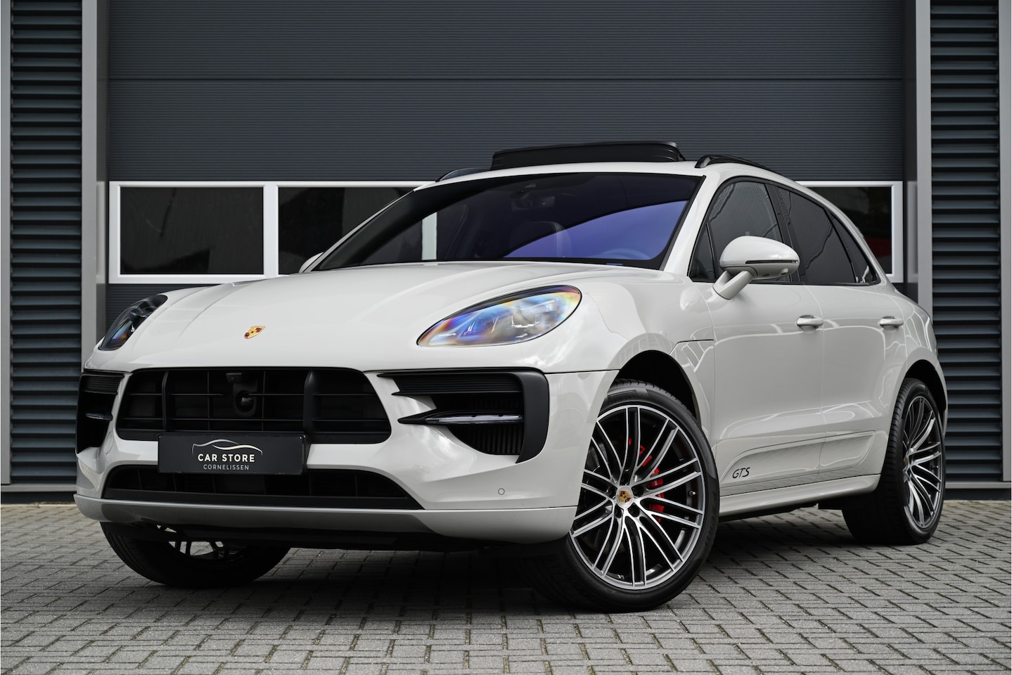 Porsche Macan - 2.9 GTS 380 PK / PANO / LED / 360 CAMERA / BOSE / MEMORY / ACC / LUCHTVERING / KRIJT GRIJS - AutoWereld.nl