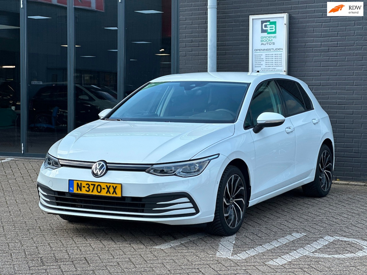 Volkswagen Golf - 1.0 eTSI Life Business/DIGTAAL Cockpit/CAMERA/CARPLAY/SFEERVERLICHTING!! - AutoWereld.nl