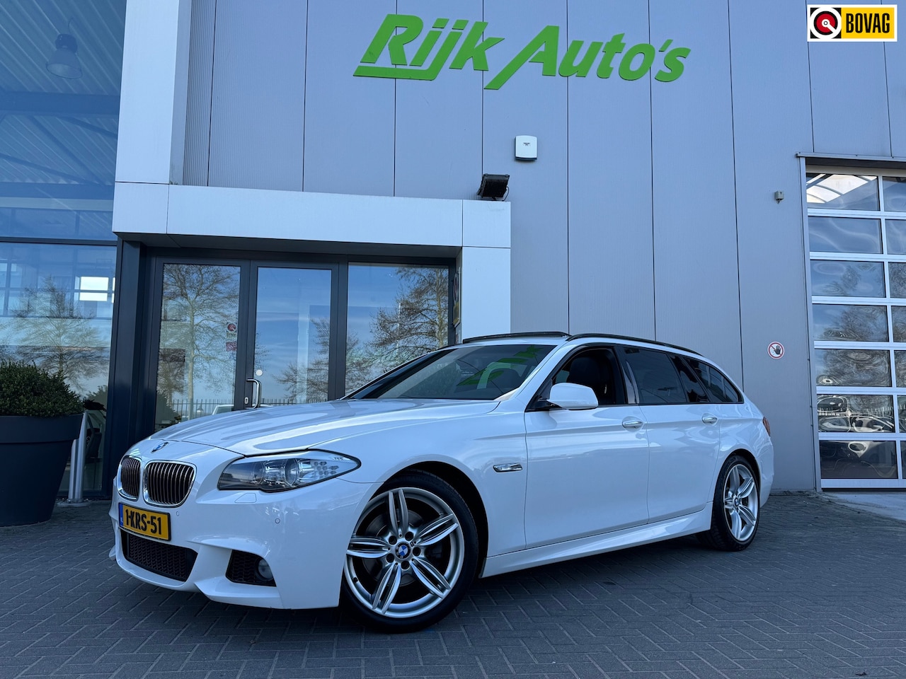 BMW 5-serie Touring - 520d * Leder * Panoramadak * M Pakket * Dealer Onderhouden - AutoWereld.nl