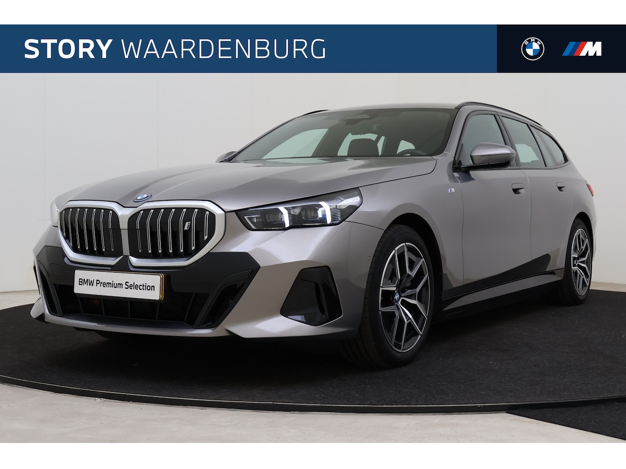 BMW i5 Touring - eDrive40 M Sport / Trekhaak / Achteruitrijcamera / M Sportonderstel / Adaptieve LED / Stoe - AutoWereld.nl