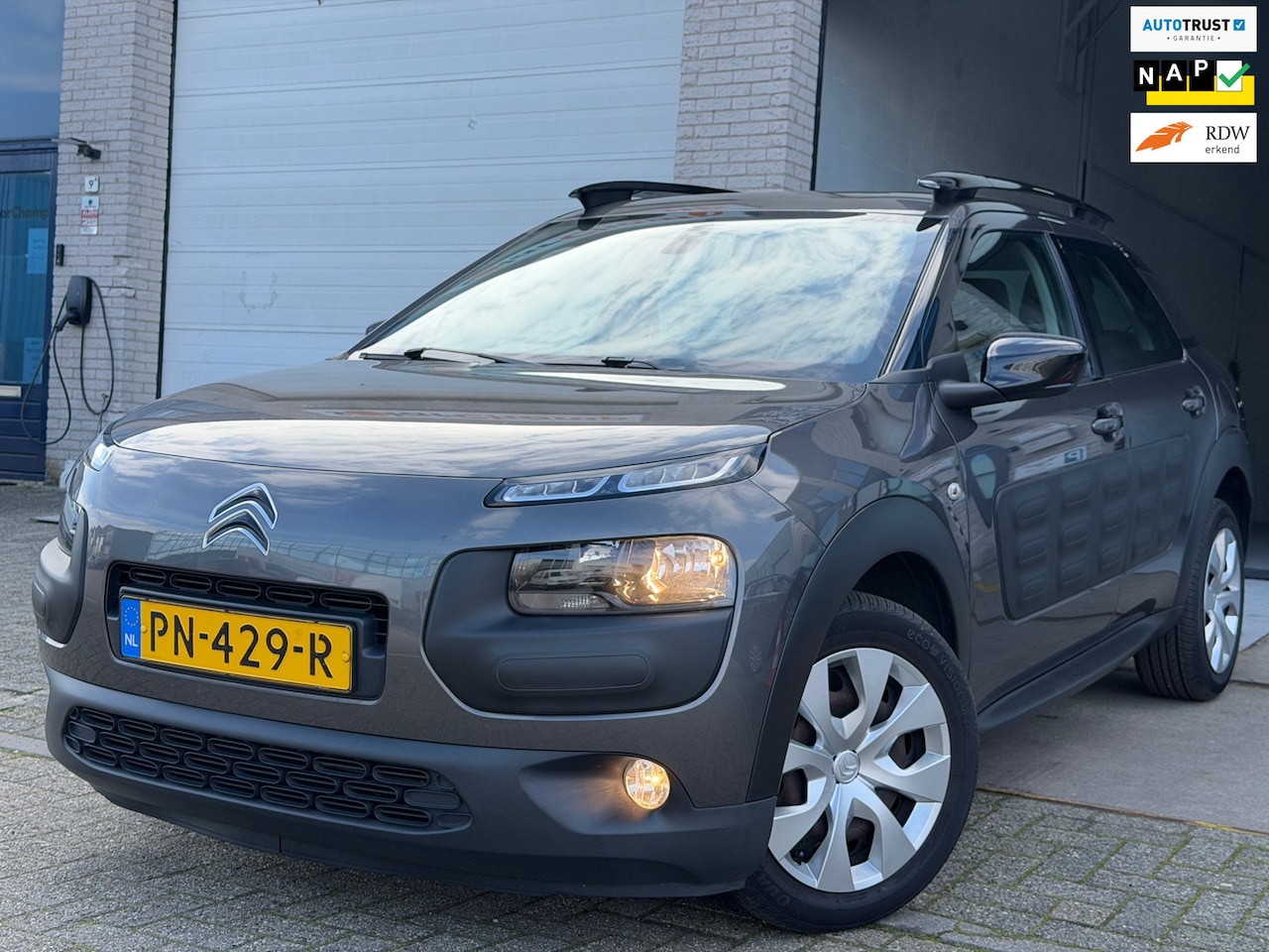 Citroën C4 Cactus - 1.2 PureTech Business/ nap/ 3e EIG/ dealeronderhouden/ 1jaar apk/ airco/ pdc/ navi/ zeer n - AutoWereld.nl