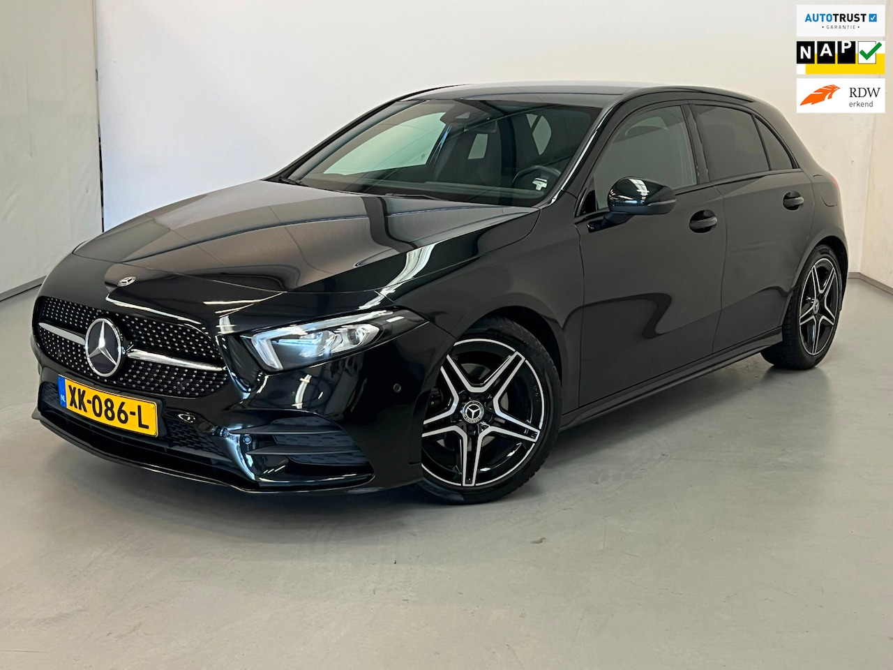 Mercedes-Benz A-klasse - 180 AMG Night Edition / NL-auto / Widescreen - AutoWereld.nl