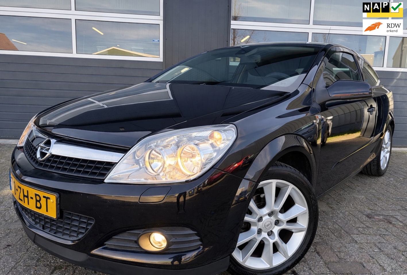 Opel Astra GTC - 1.6 Temptation|Airco|Cruise Control!| - AutoWereld.nl
