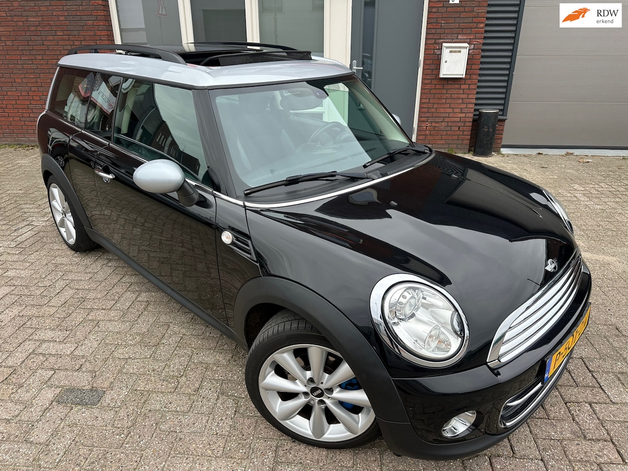 MINI Clubman - Mini 1.6 Cooper Chili / Pano / Navi / Leder / PDC - AutoWereld.nl