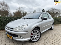 Peugeot 206 - 1.6-16V XS Premium Sport , Clima / Leder / Elec.Pakket / 16" Lm Velgen