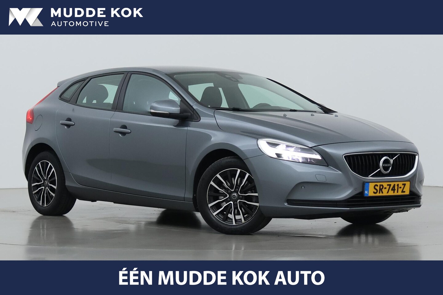 Volvo V40 - 2.0 T2 Momentum | Stoelverwarming | Camera | Trekhaak | Cruise Control - AutoWereld.nl