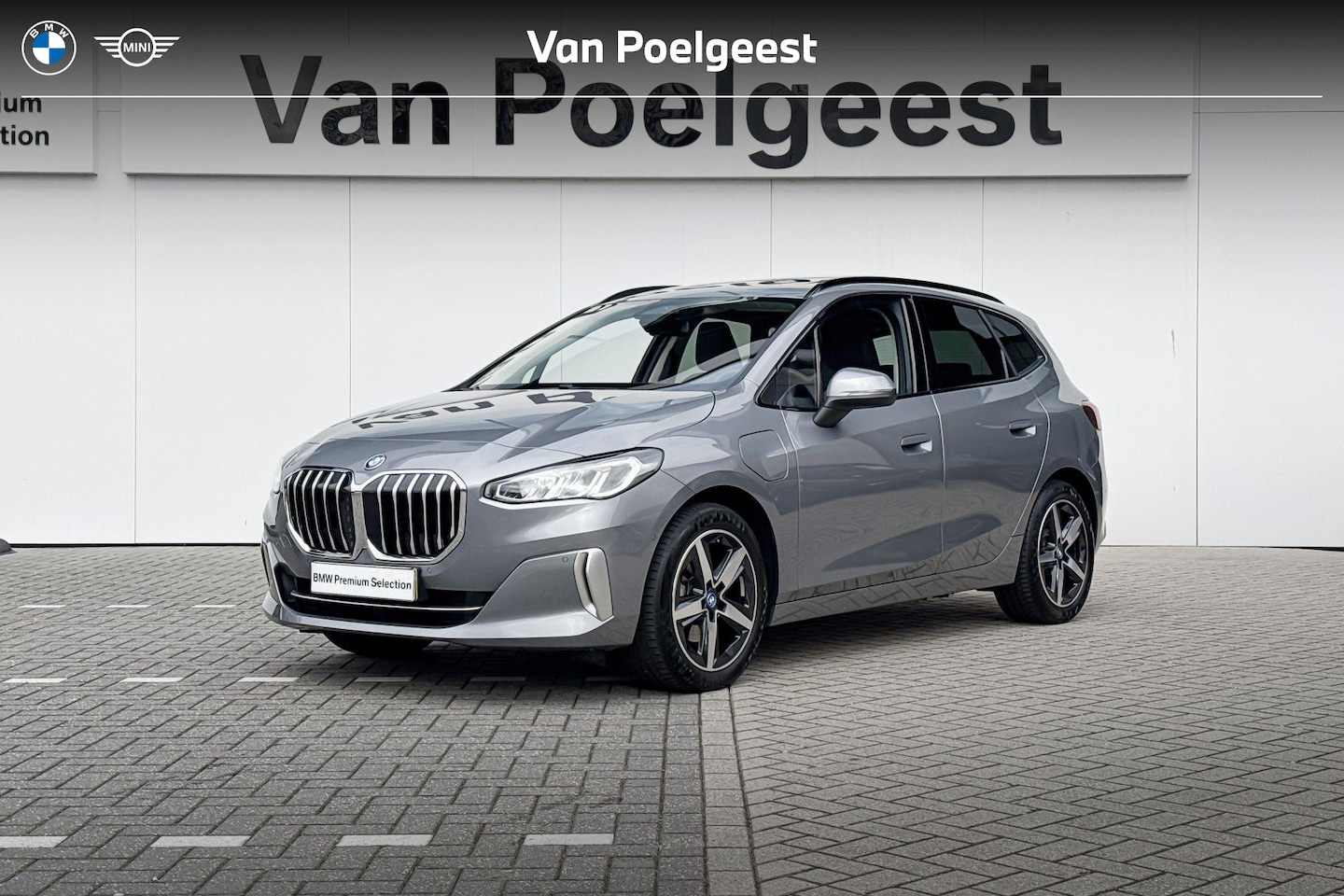 BMW 2-serie Active Tourer - 225e xDrive Luxury Line | Panoramadak | Trekhaak - AutoWereld.nl
