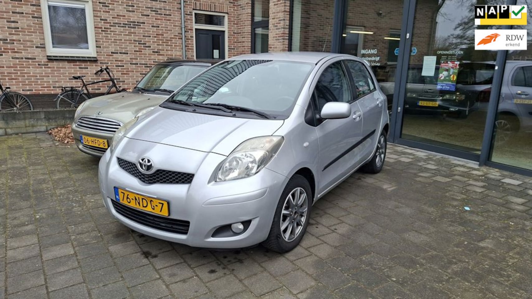 Toyota Yaris - 1.3 VVT-i Aspiration 1.3 VVTi Aspiration - AutoWereld.nl