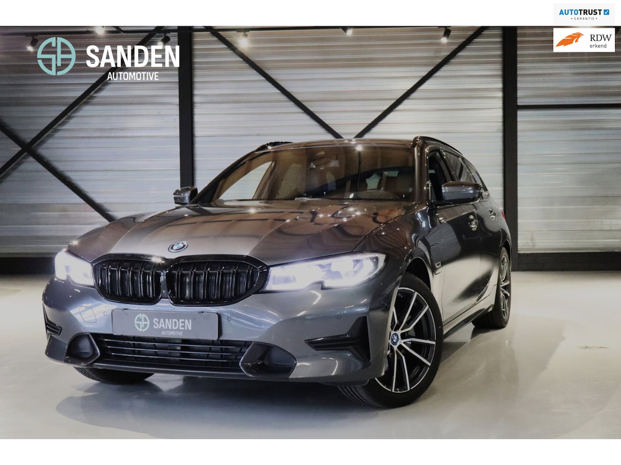 BMW 3-serie Touring - 320e High Executive|Sportline|Automaat|Navi|AppleCarplay|Laserlight|Head Up|Sfeerverlichti - AutoWereld.nl