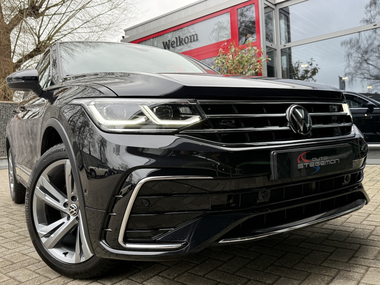 Volkswagen Tiguan - 1.4 TSI eHybrid *!* 2x R-LINE *!* NAVI/ IQ LED/ CAMERA/ 19 INCH/ TREKHAAK *!* - AutoWereld.nl