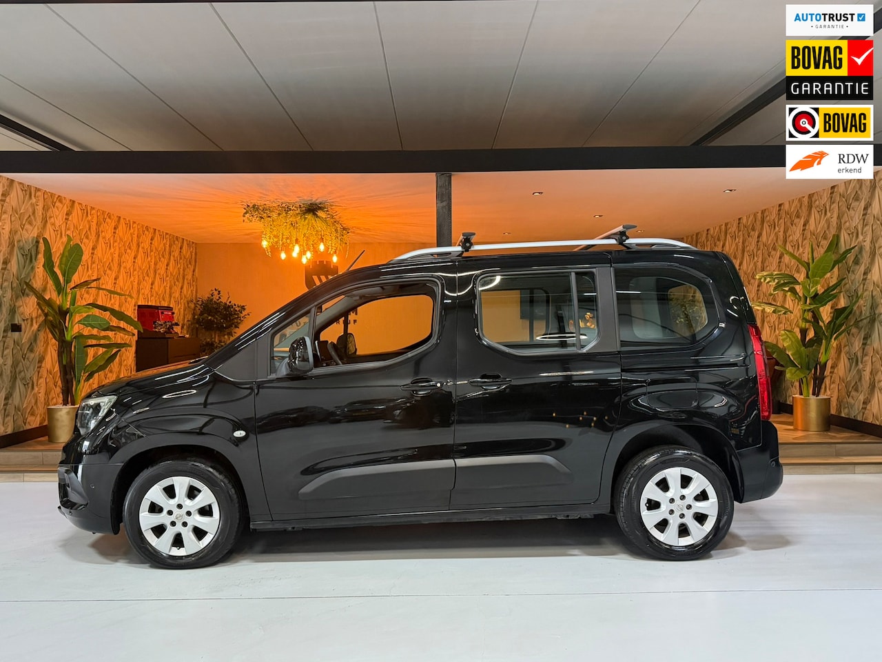 Opel Combo - 1.2 Turbo Edition Garantie Trekhaak Carplay Blindspot Cruise Navi Clima PDC led Dab Rijkla - AutoWereld.nl