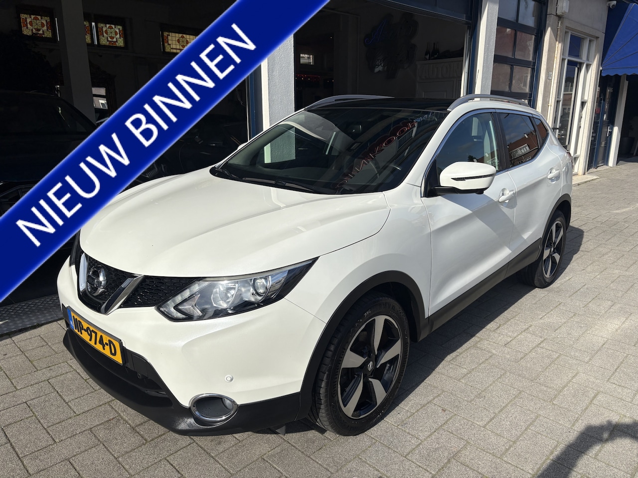 Nissan Qashqai - 1.2 N-Connecta PANORAMA/NAVI/CAMERA - AutoWereld.nl