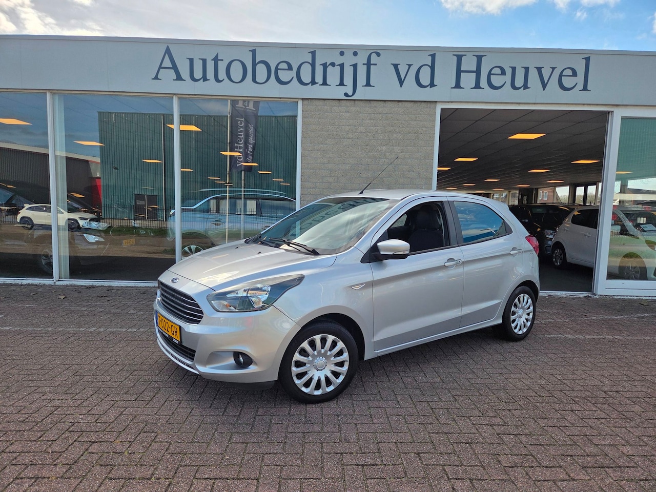 Ford Ka - 1.2 Trend Ultimate Carplay! 85PK! Navi * PDC * RIJKLAAR - AutoWereld.nl
