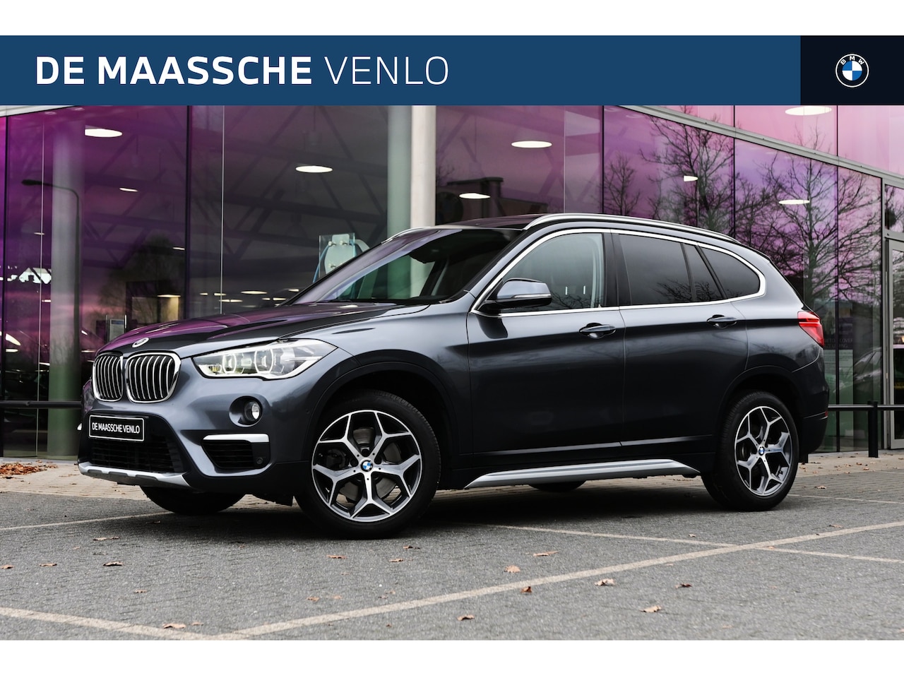 BMW X1 - sDrive20i High Executive xLine Automaat / Trekhaak / Panoramadak / Sportstoelen / Achterui - AutoWereld.nl