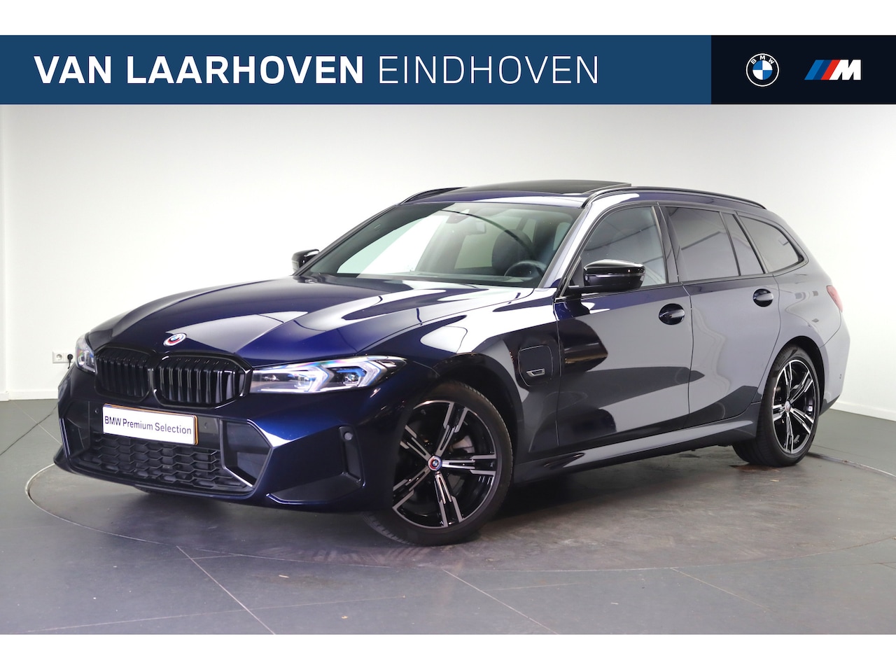 BMW 3-serie Touring - 330e High Executive M Sport Automaat / Trekhaak  / Panoramadak / Sportstoelen / M Adaptief - AutoWereld.nl