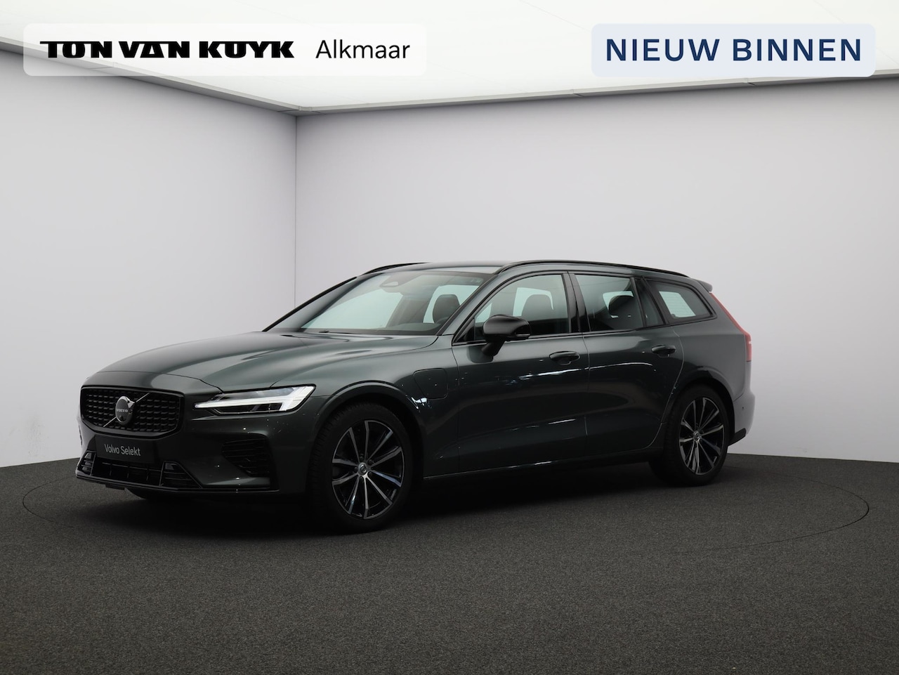 Volvo V60 - T6 AWD Plug-in hybrid Plus Dark / Trekhaak / 360 camera / elektr. verst. contourstoelen / - AutoWereld.nl