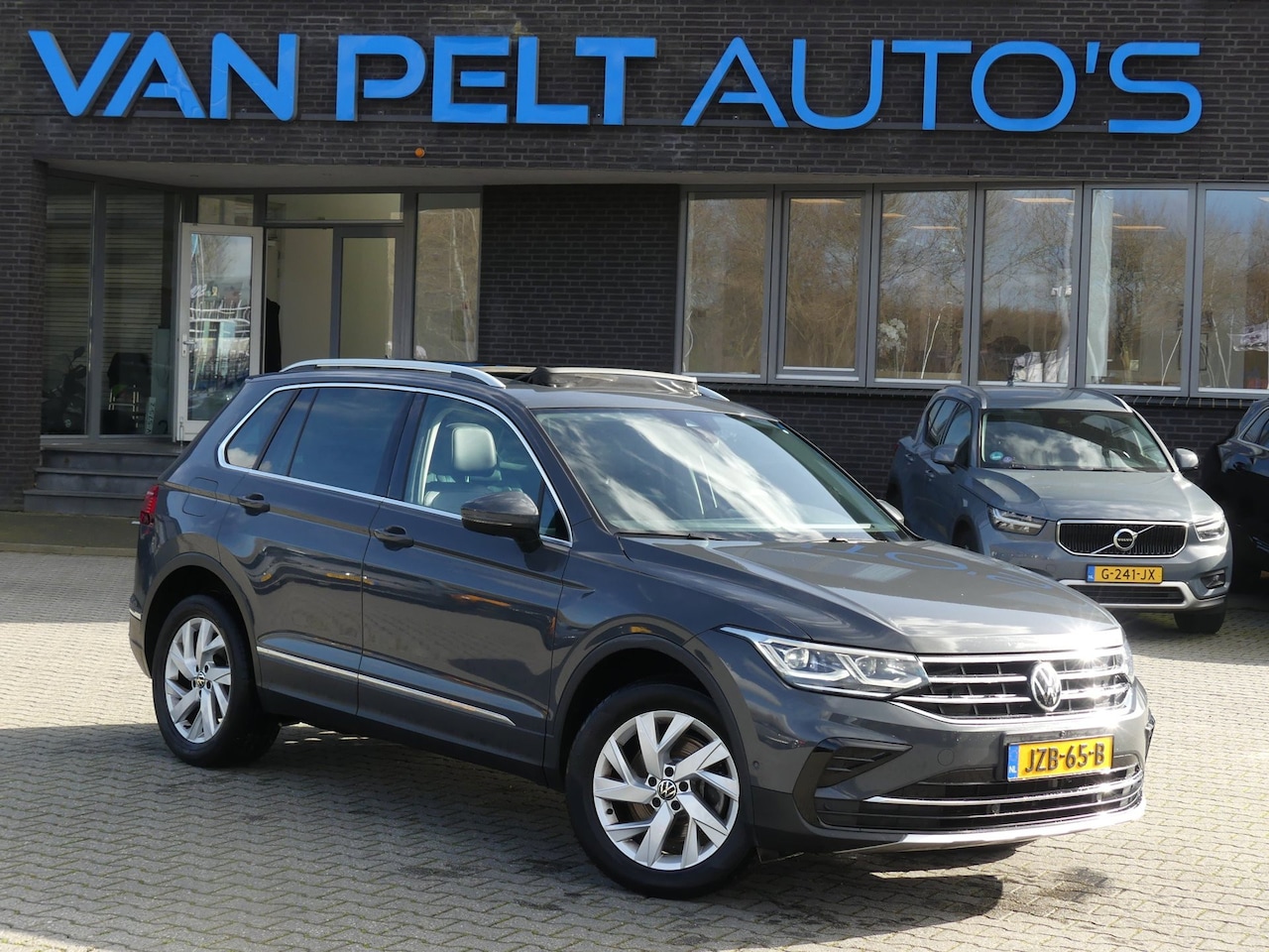 Volkswagen Tiguan - 1.4 TSI eHybrid Elegance Business+ / PANO / LEDER - AutoWereld.nl