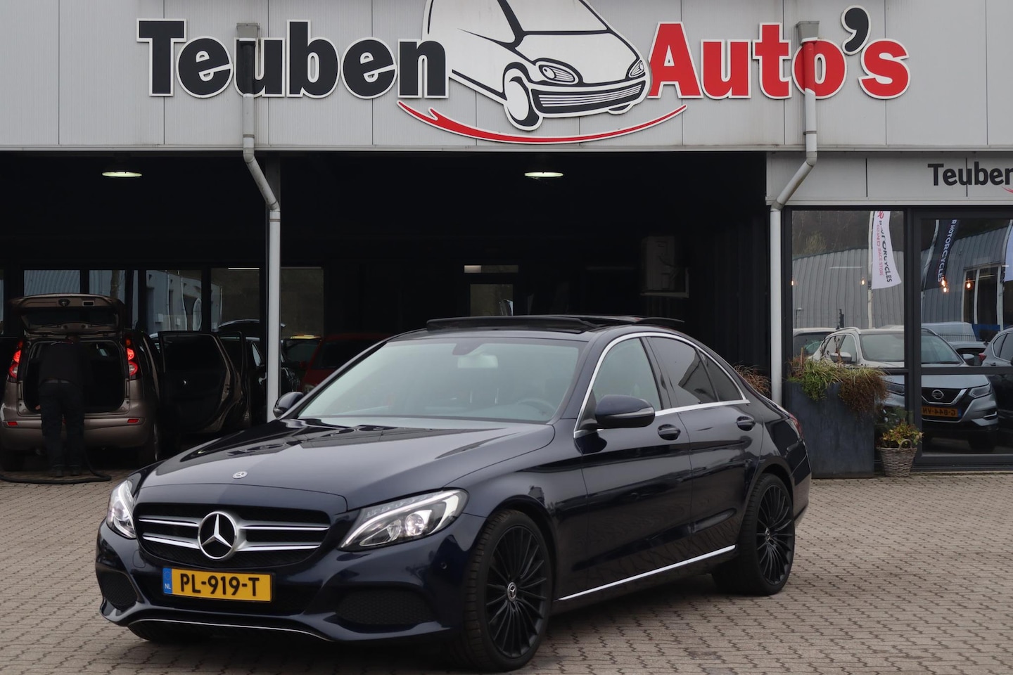 Mercedes-Benz C-klasse - 200 CDI Business Solution Navigatie, Camera, Panoramadak, Schuif- kanteldak, Stoelverwarmi - AutoWereld.nl