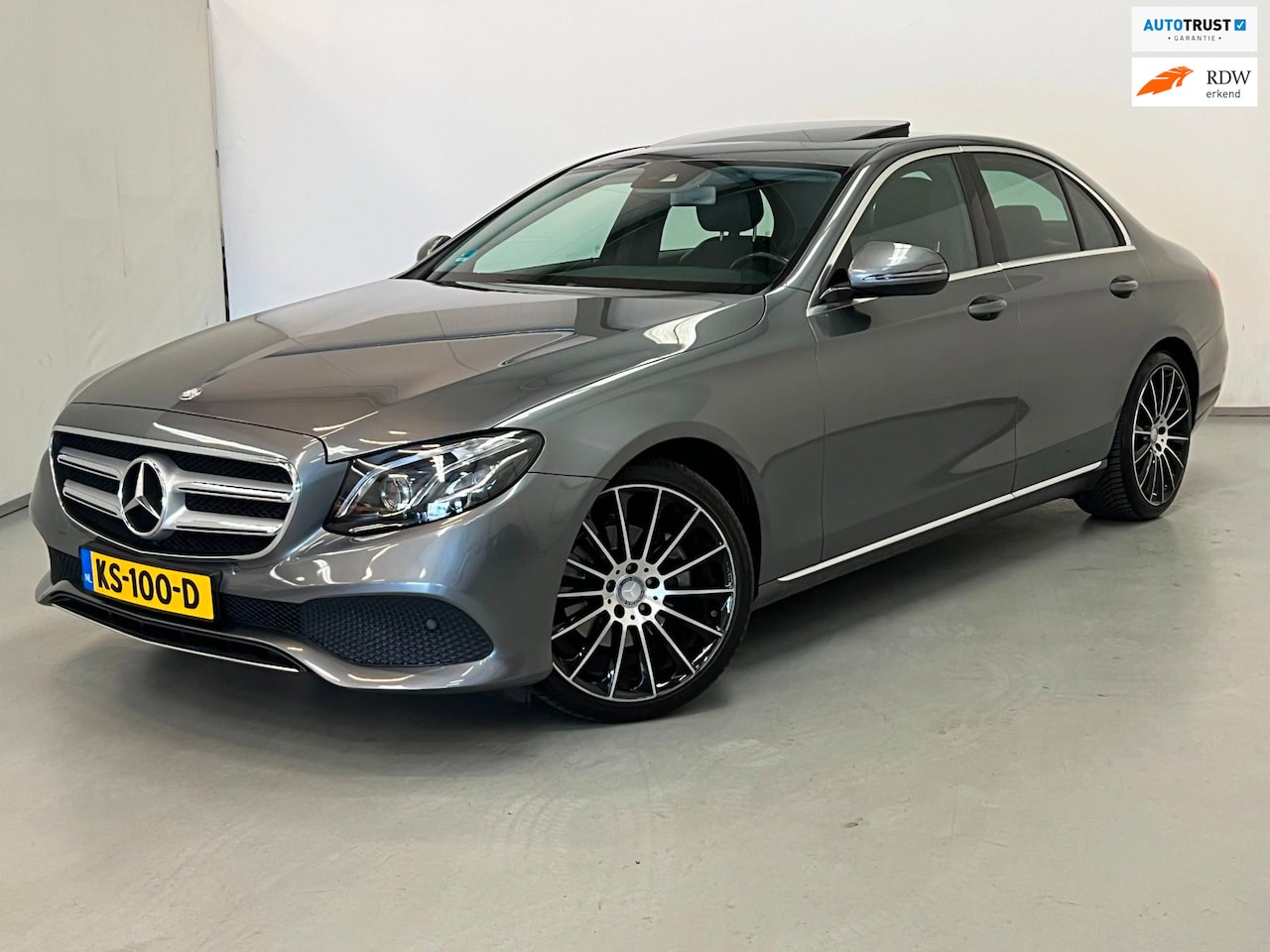 Mercedes-Benz E-klasse - 200 / Schuifdak / Widescreen / Sfeerverlichting - AutoWereld.nl