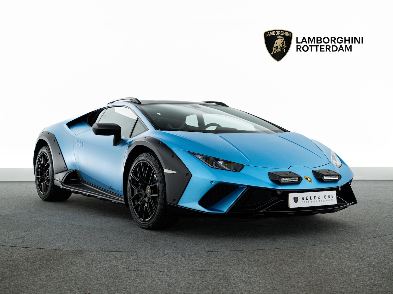 Lamborghini Huracán - Sterrato I Blu Arione I Black roof - AutoWereld.nl