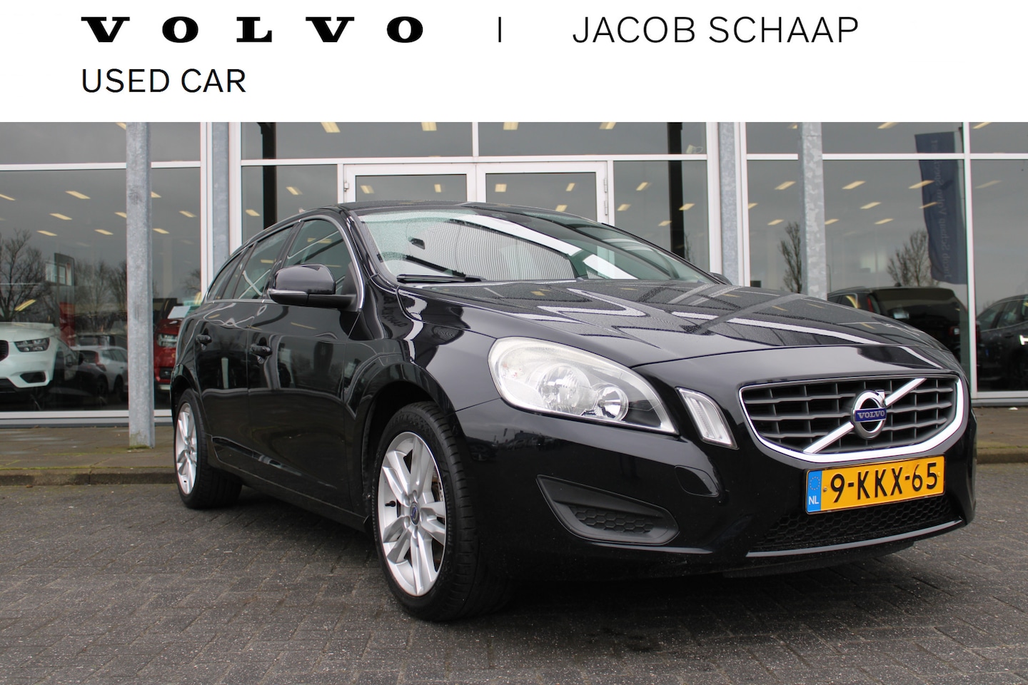 Volvo V60 - T3 Automaat Momentum | Camera | Trekhaak | Cruise control | Electrische climate control | - AutoWereld.nl