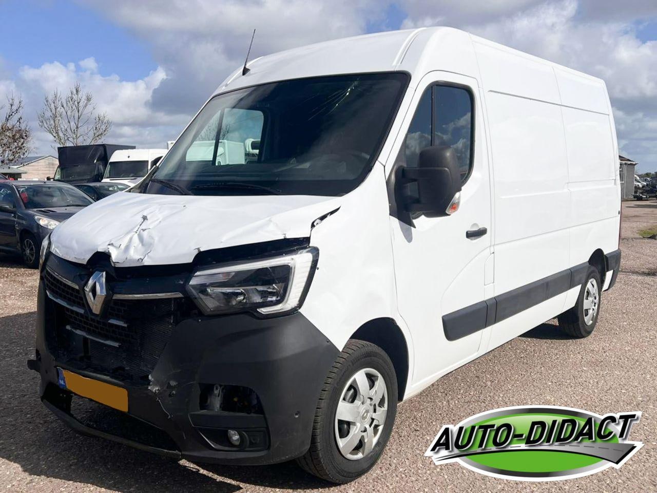 Renault Master - T35 2.3 dCi Airco 135 L2H2 Work Edition - AutoWereld.nl