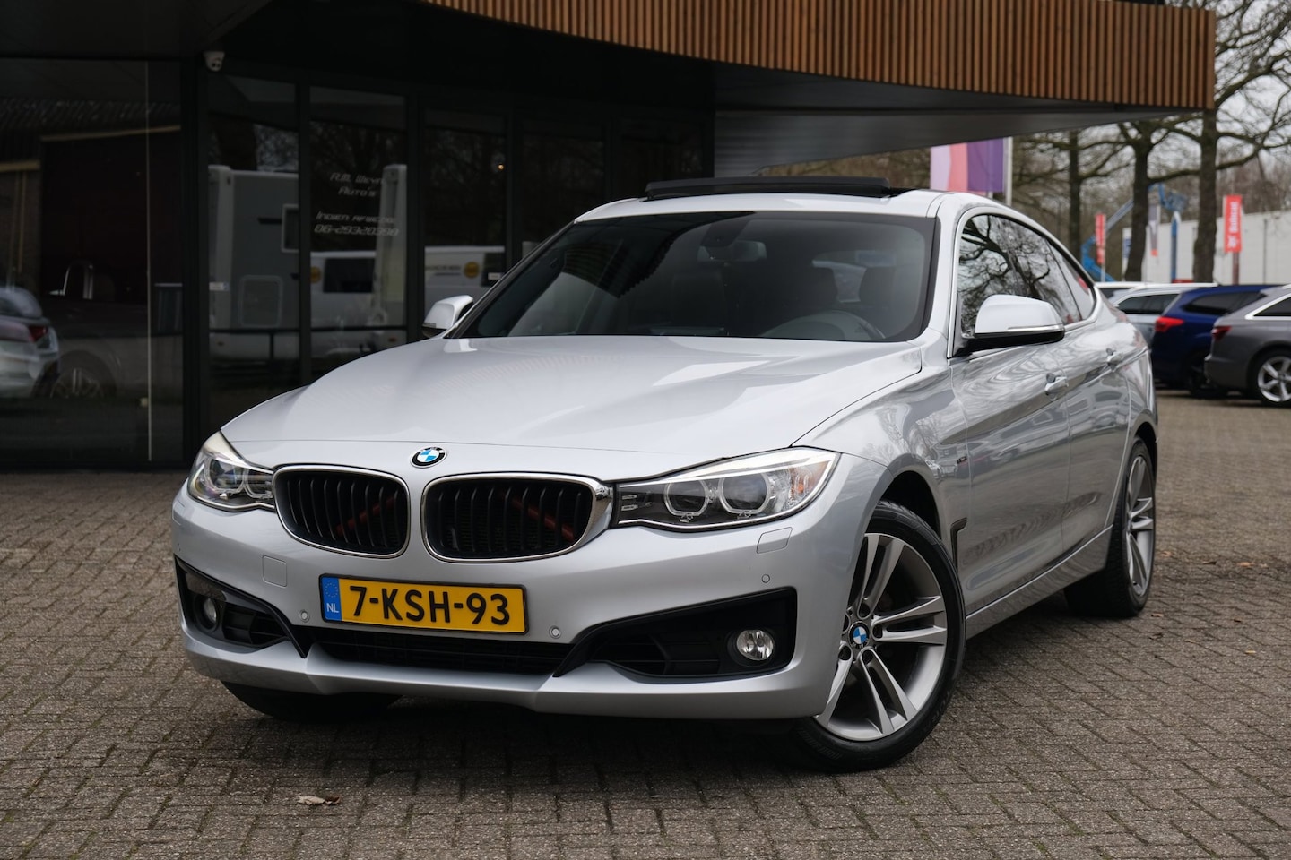 BMW 3-serie Gran Turismo - 320i High Executive|Rijklaar!|Nw.Ketting|Pano|Camera|Keyless|Xenon - AutoWereld.nl