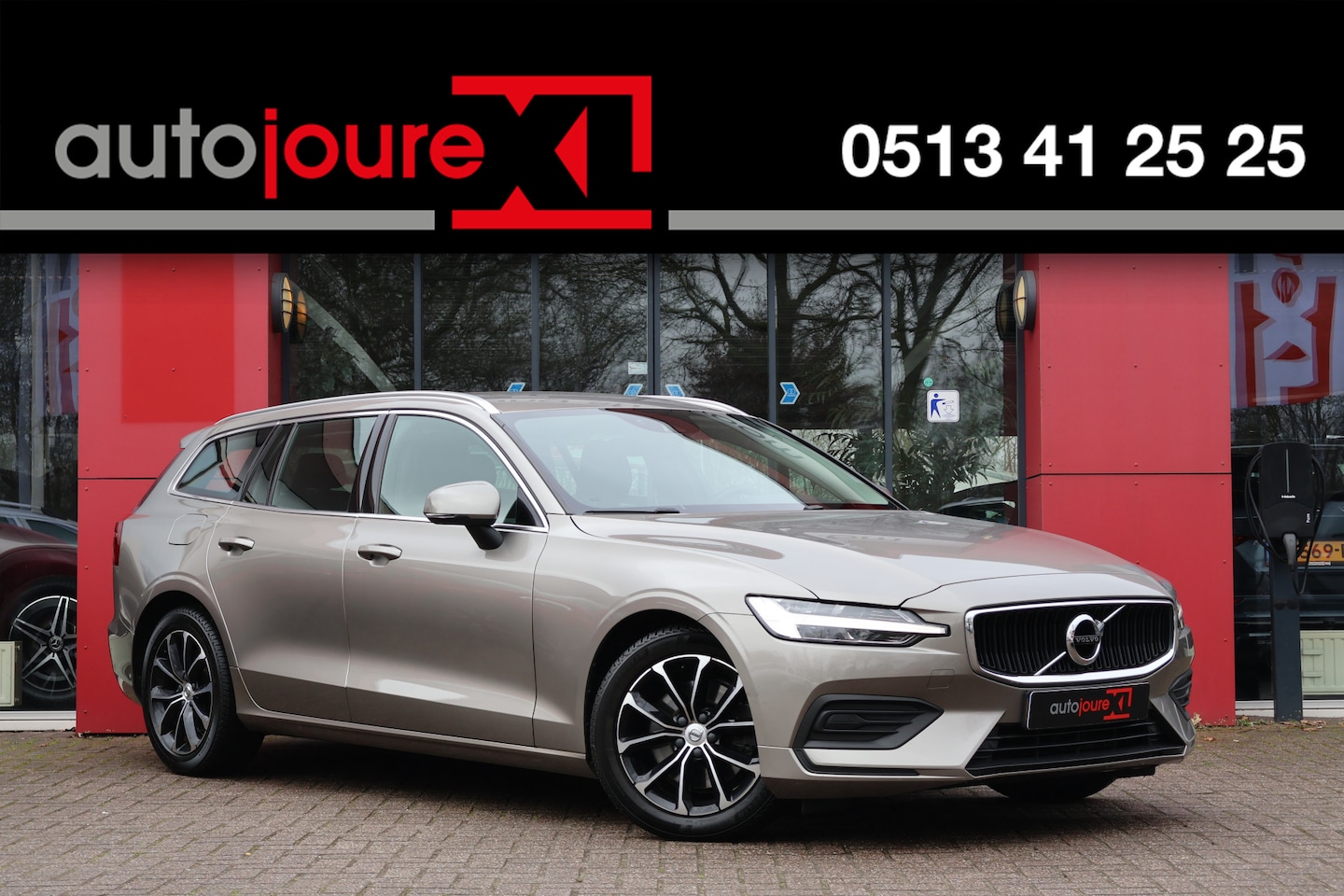 Volvo V60 - 2.0 D4 Momentum Pro | Origineel NL | Trekhaak | Polestar Engineered | Navigatie | Cruise C - AutoWereld.nl