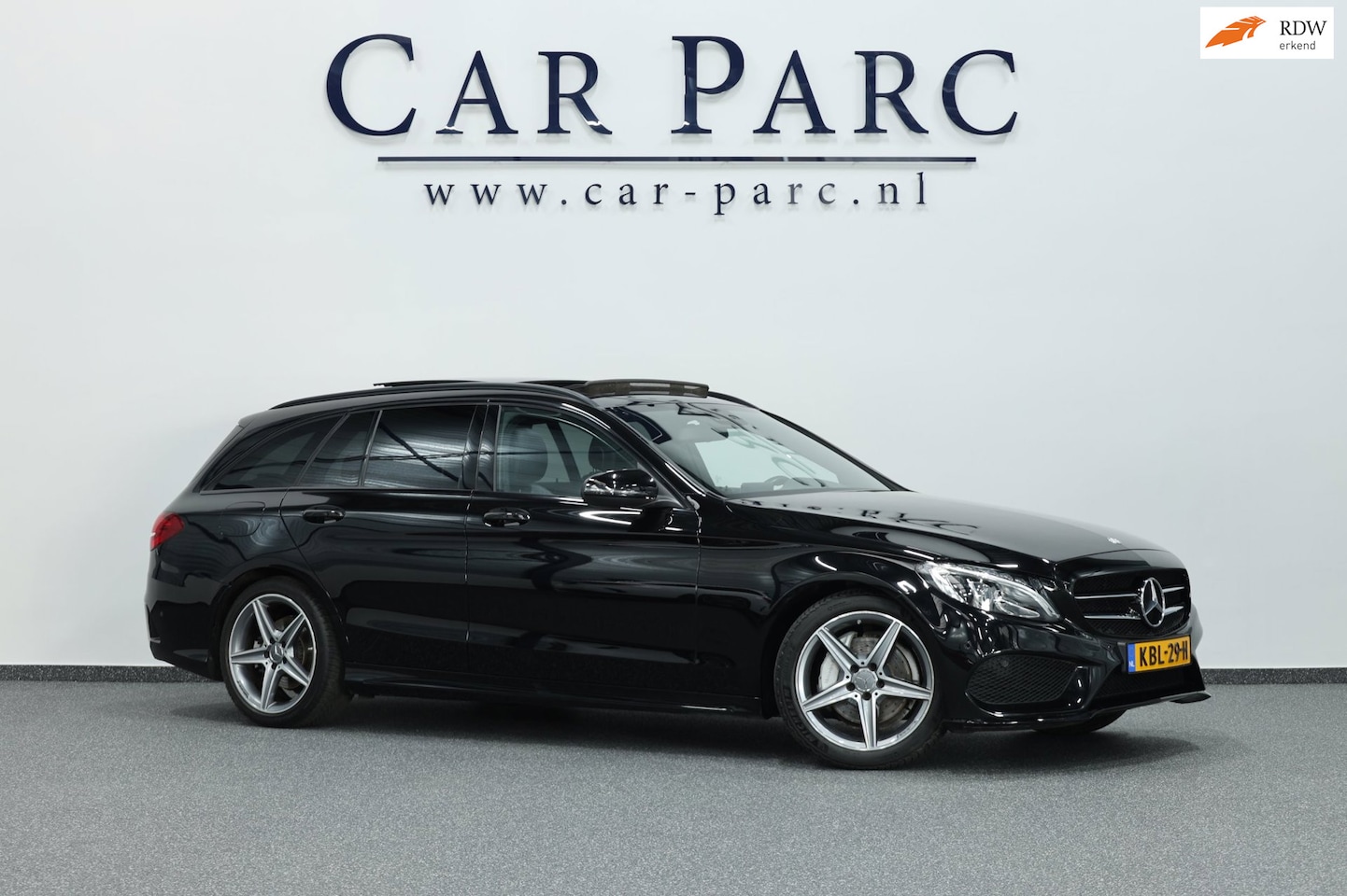 Mercedes-Benz C-klasse Estate - 180 AMG Line LED/PANORAMADAK/LEER+S.VERWARMIN/18"LMV/CAM/CRUISE/ECC/12 MDN GARANTIE! - AutoWereld.nl