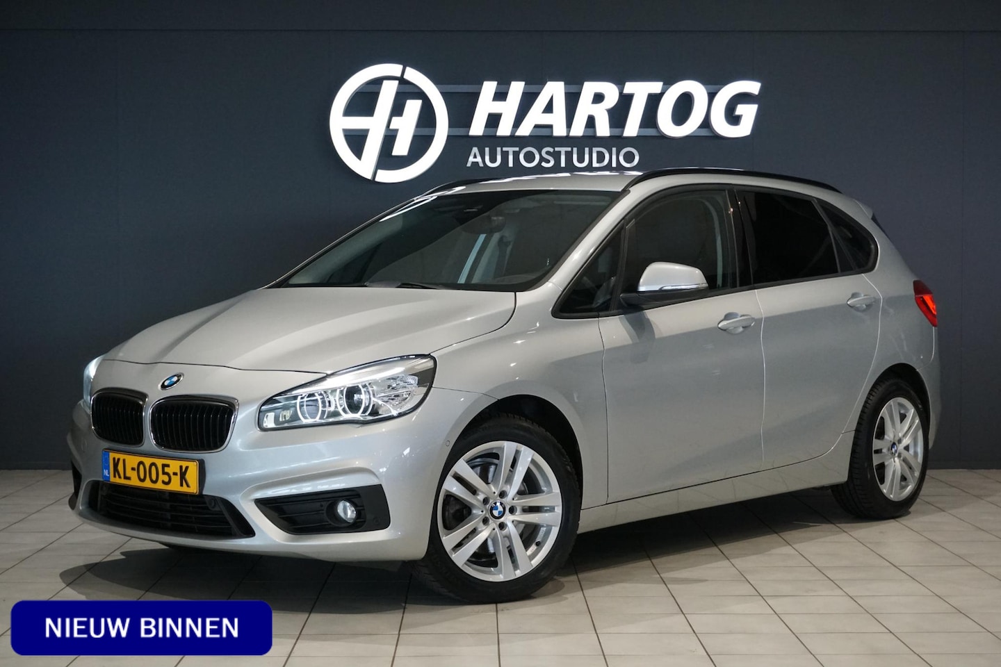 BMW 2-serie Active Tourer - 220i Sport *dealer onderhouden* + STOELVERWARMING / NAVI / LED - AutoWereld.nl