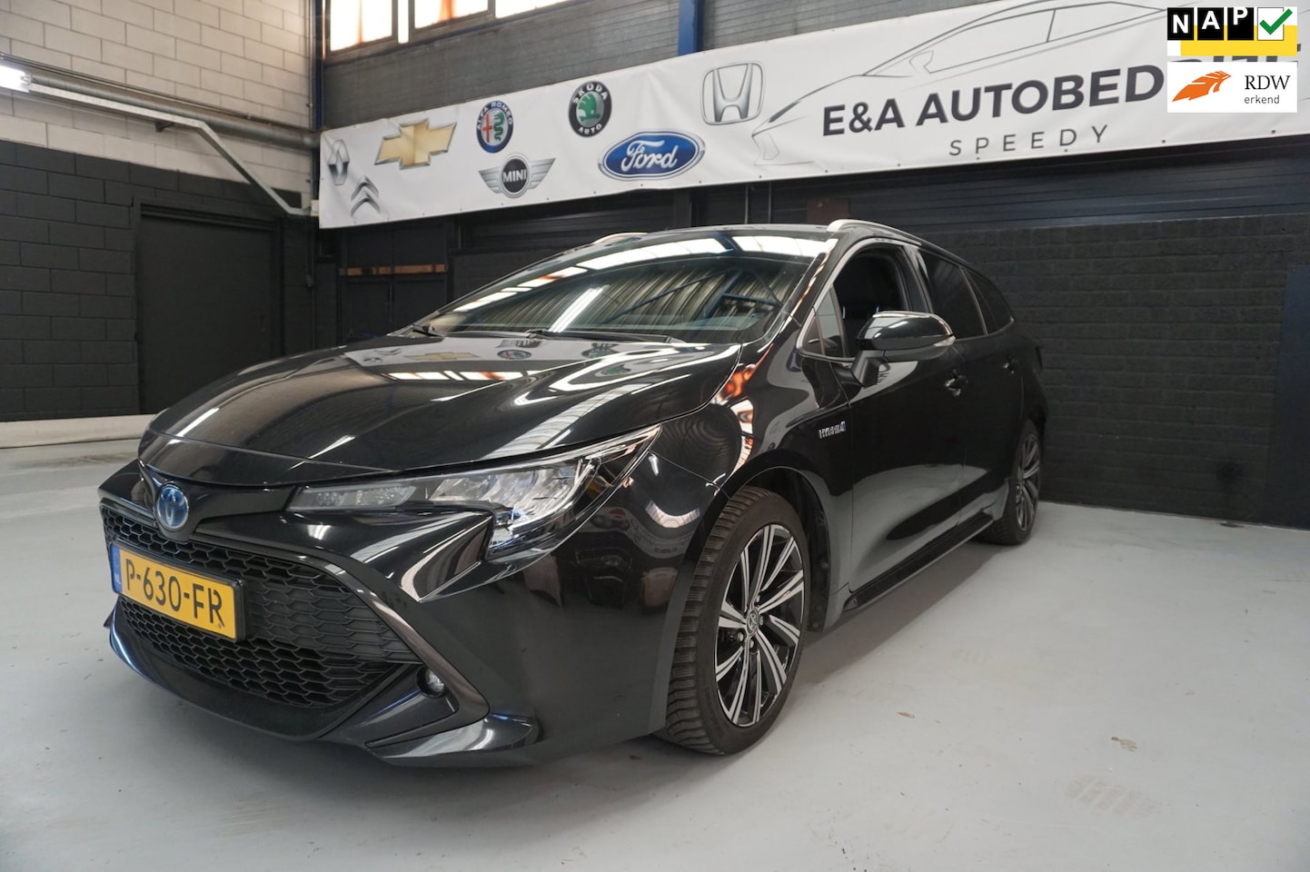 Toyota Corolla Touring Sports - 1.8 Hybrid Business Plus BTW AUTO /CAMERA / NAP - AutoWereld.nl