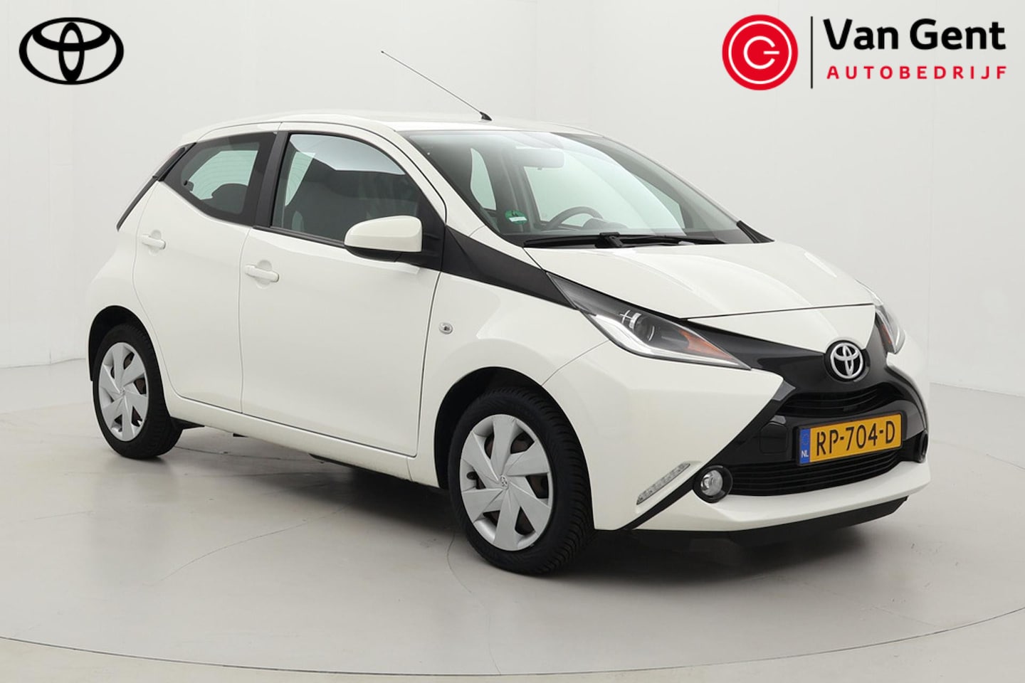 Toyota Aygo - 1.0 VVT-i x-play | Volledige dealerhistorie | Origineel NL | Airco | Camera | Bluetooth - AutoWereld.nl