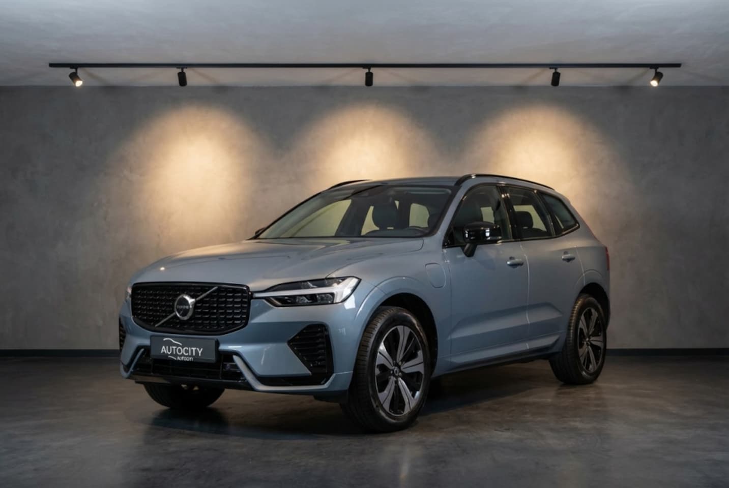 Volvo XC60 - T6 Plus Dark Recharge Long Range Plug-In Hybrid AWD - AutoWereld.nl