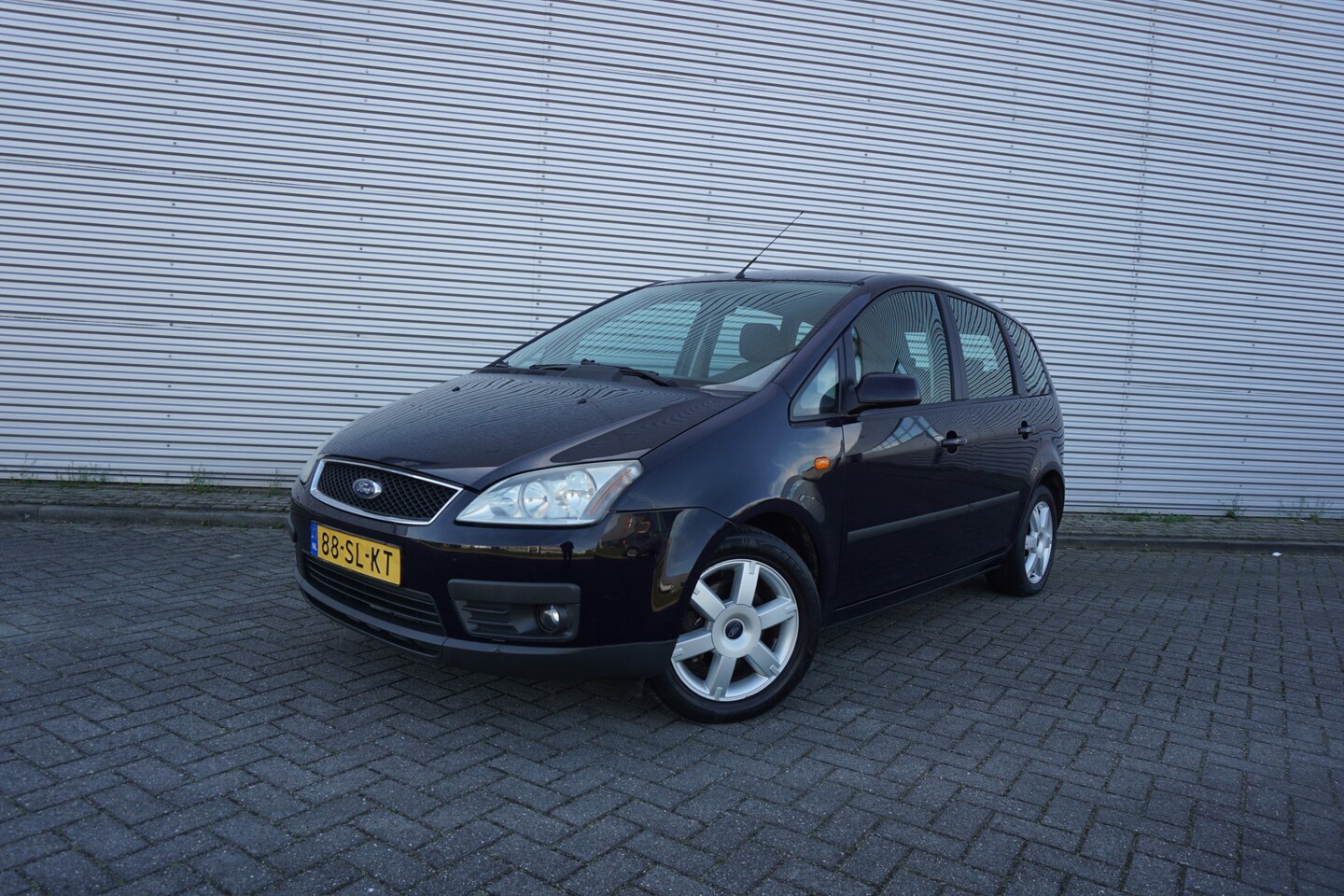 Ford Focus C-Max - 1.6-16V Futura Airco / Elektr. ramen / Cruise / Trekhaak / Lm velgen / NAP - AutoWereld.nl