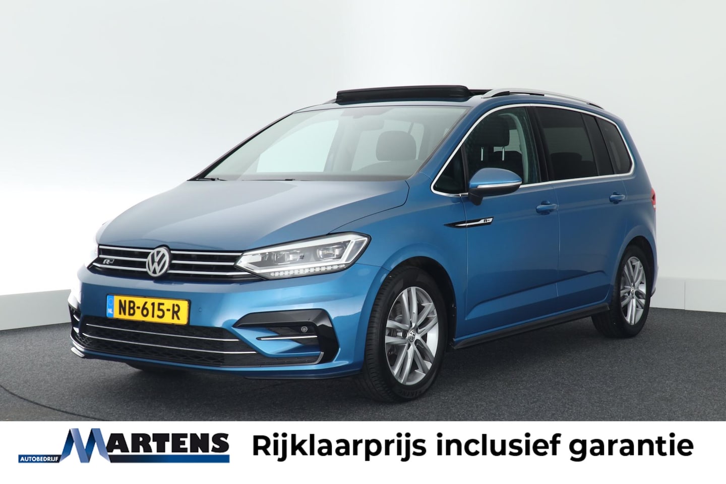 Volkswagen Touran - 1.2 TSI 110pk R-Line Highline 7Pers. Trekhaak Led Panoramadak Navigatie - AutoWereld.nl