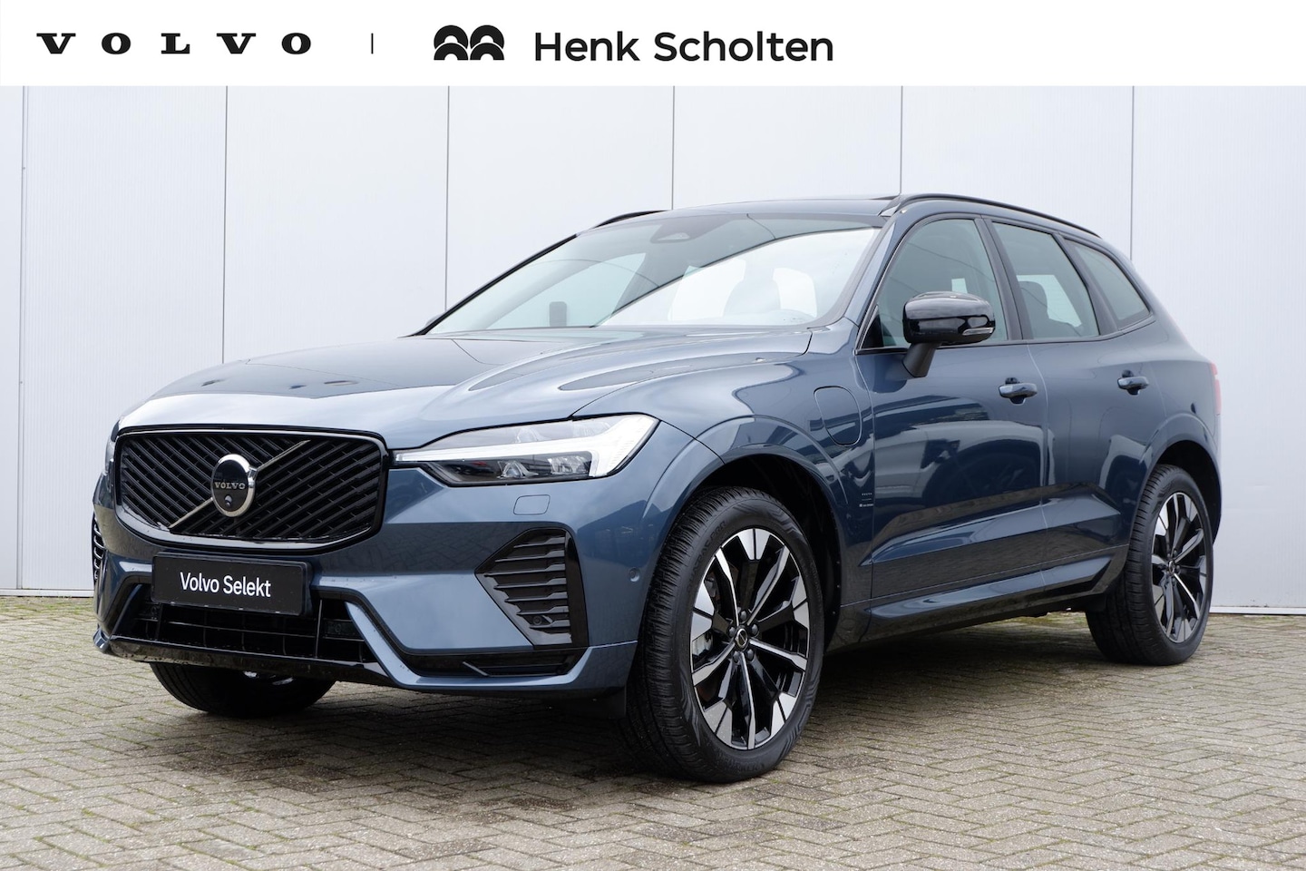 Volvo XC60 - T6 Plug-in hybrid AWD Ultra Dark | Panoramadak | Head-up display | Verwarmbare voorstoelen - AutoWereld.nl