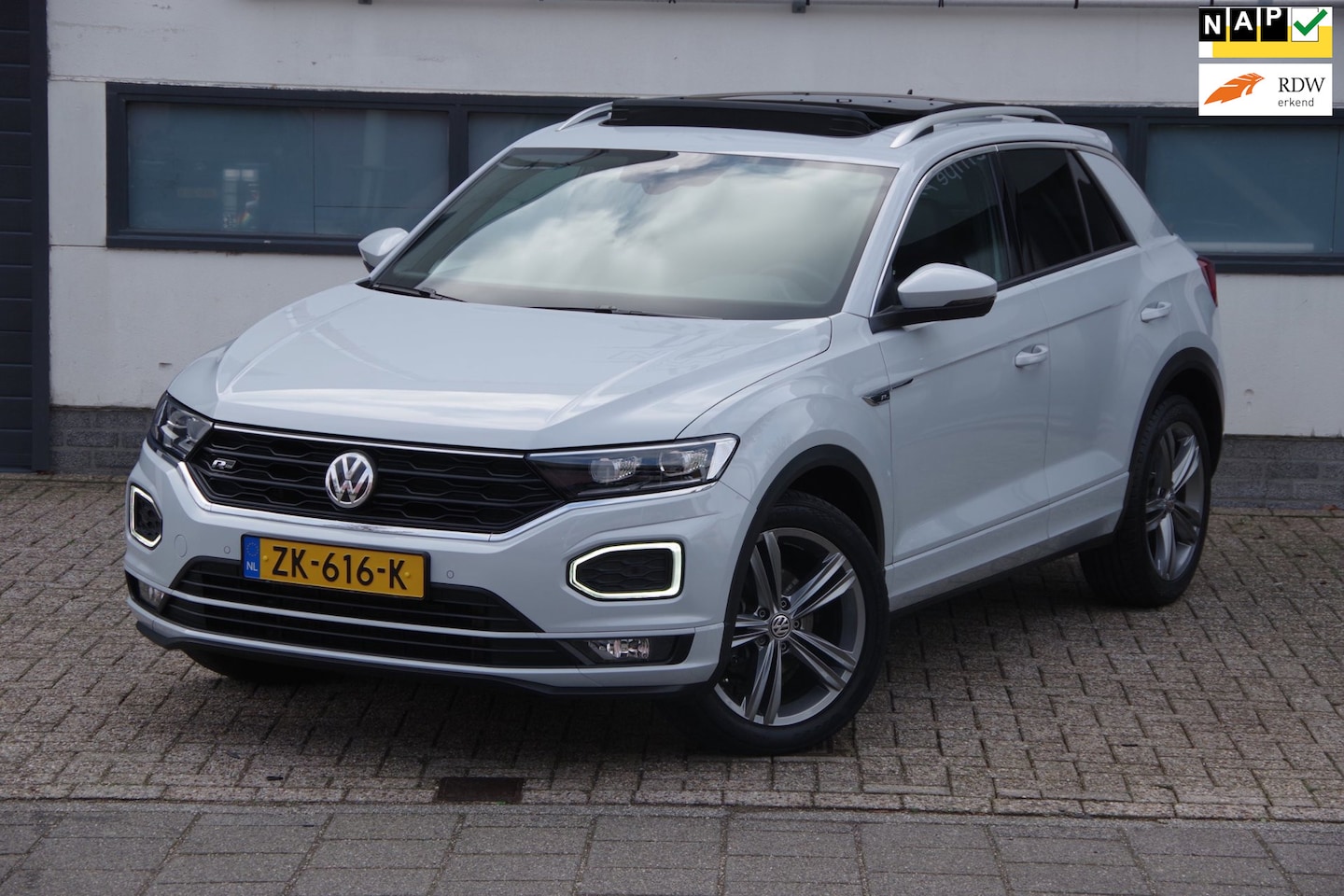 Volkswagen T-Roc - 1.5 TSI Sport R-Line |NL Auto|Carplay| Pano| Virtual|Navi| - AutoWereld.nl