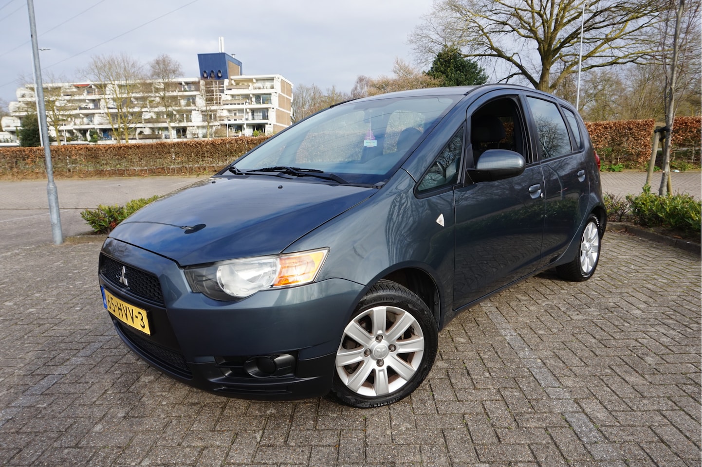MITSUBISHI COLT