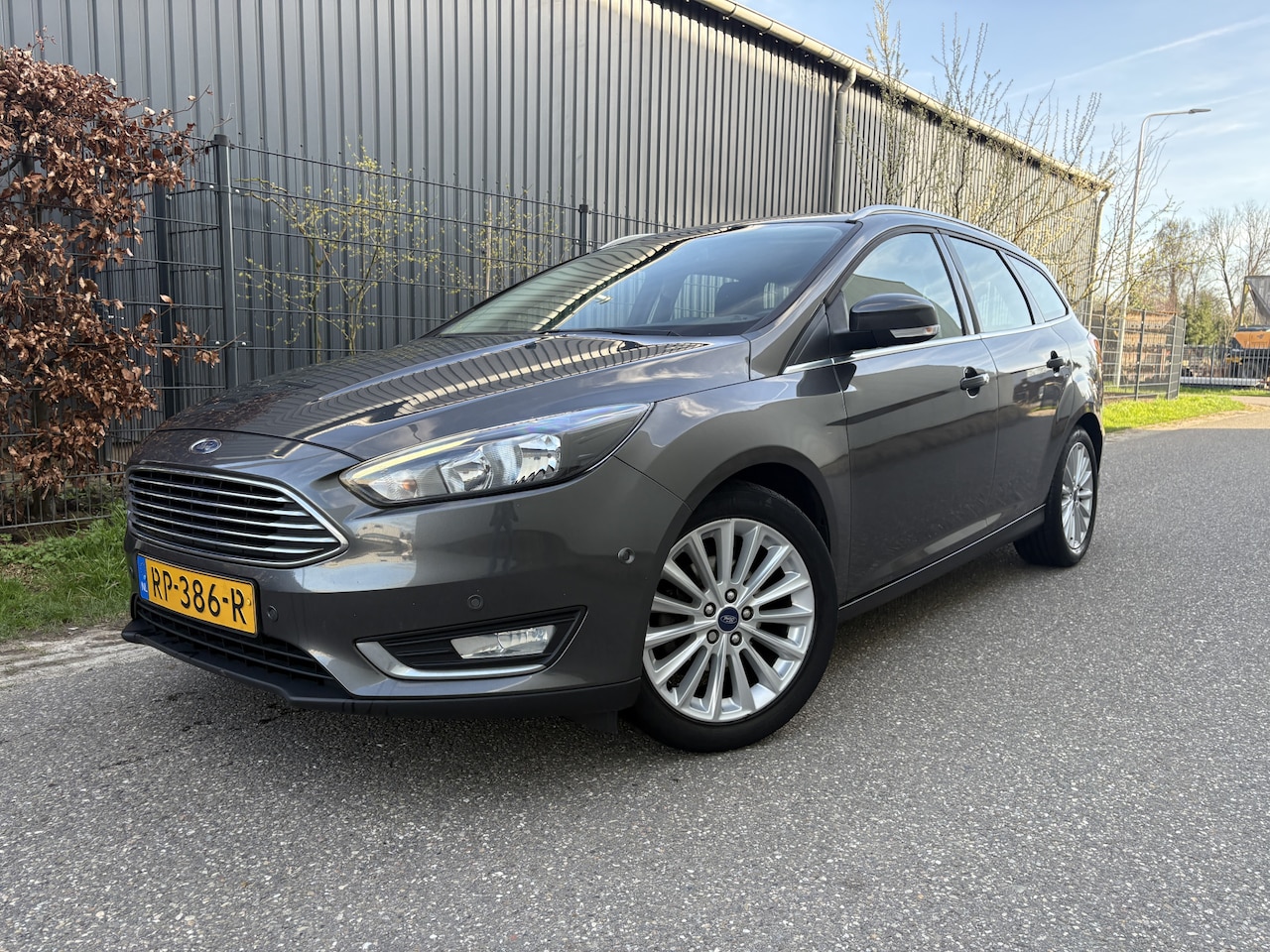 Ford Focus Wagon - 1.0 Titanium / NAVI / CRUISE / AIRCO ECC / 162dkm! NAP! - AutoWereld.nl
