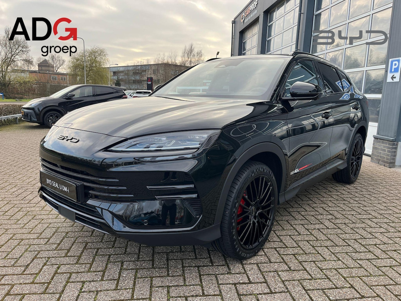 BYD Seal U - 1.5 DM-i FWD Boost | ADG Black Edition | Uniek| Black-on-Black| Rode remklauwen| 20 Inch v - AutoWereld.nl