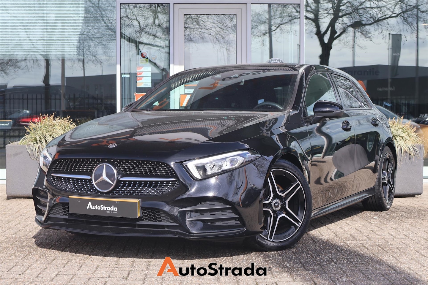 Mercedes-Benz A-klasse - A 180 AMG-Line 136pk | Cruise | Climate | Camera | Sfeer | Climate | Stoelverwarming | Nav - AutoWereld.nl