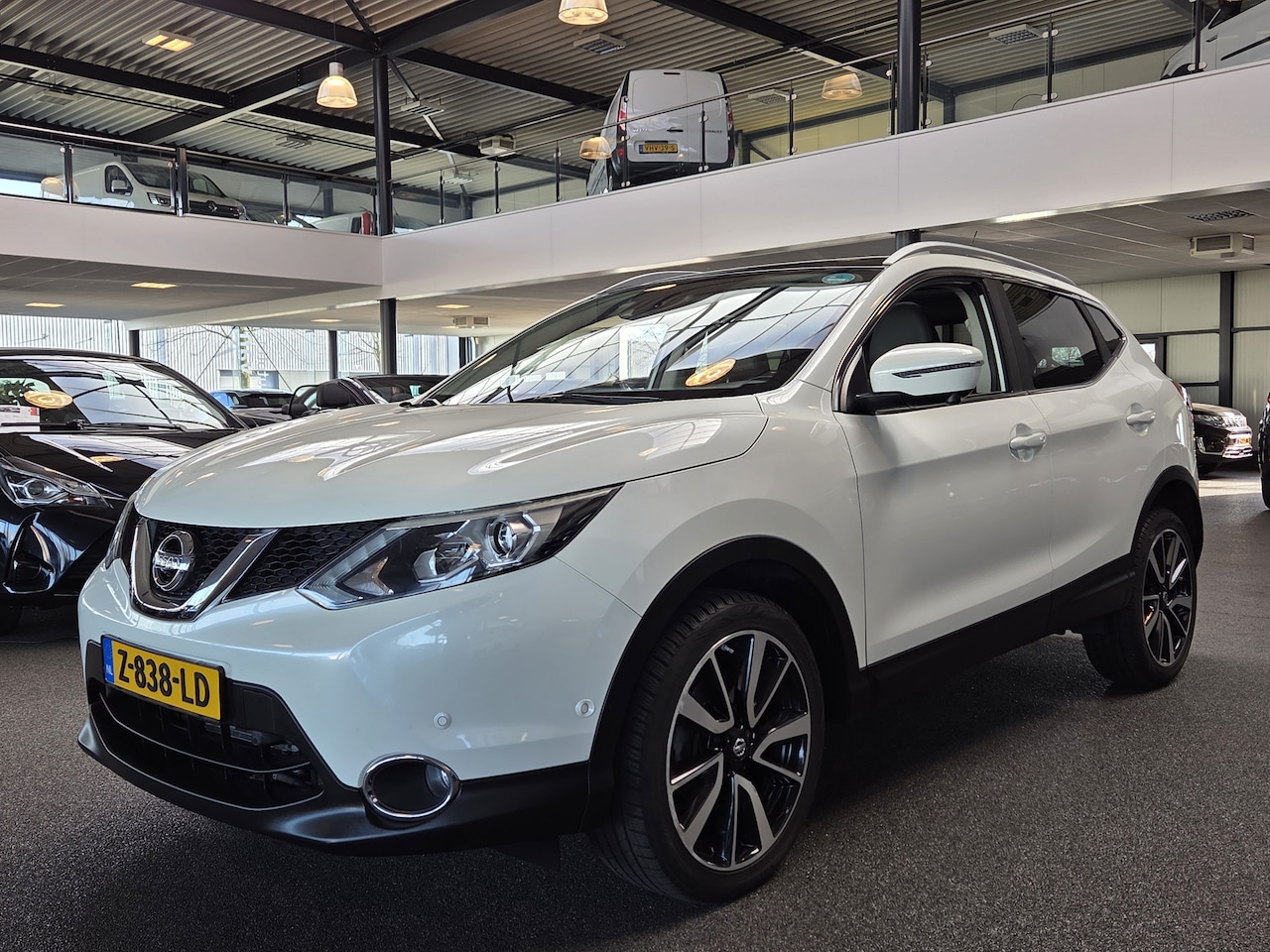 Nissan Qashqai - 1.2 Tekna / Elektrische Stoel / 360 Camera / - AutoWereld.nl