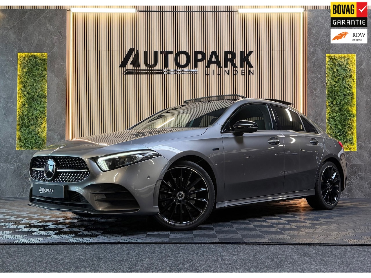 Mercedes-Benz A-klasse - 250e Premium Plus |AMG|PANO|BURMESTER|360CAM|MEMORY|KEYLESS|SFEERVERLICHT|DEALER ONDERHOUD - AutoWereld.nl