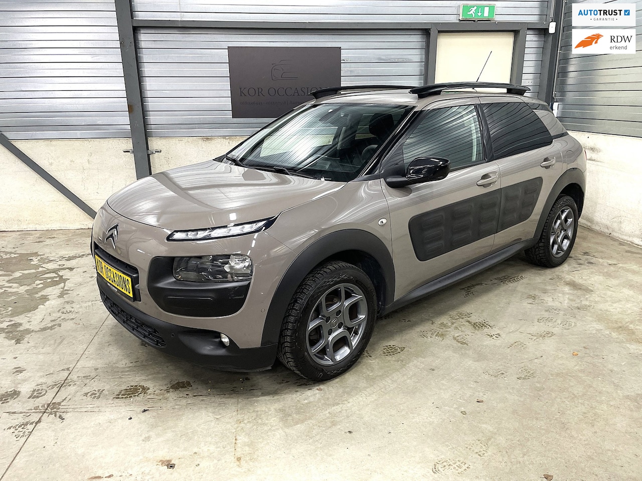 Citroën C4 Cactus - 1.2 PureTech Shine 1ste eigenaar navi camera - AutoWereld.nl