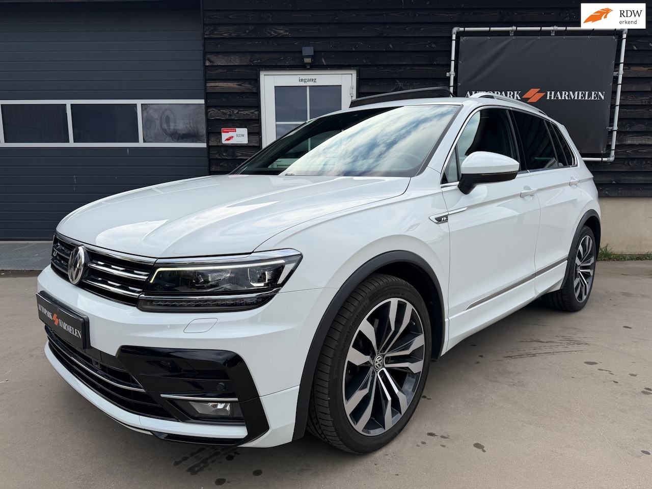 Volkswagen Tiguan - 2.0 TSI 4Motion 3X R line Dsg Pano Leder - AutoWereld.nl